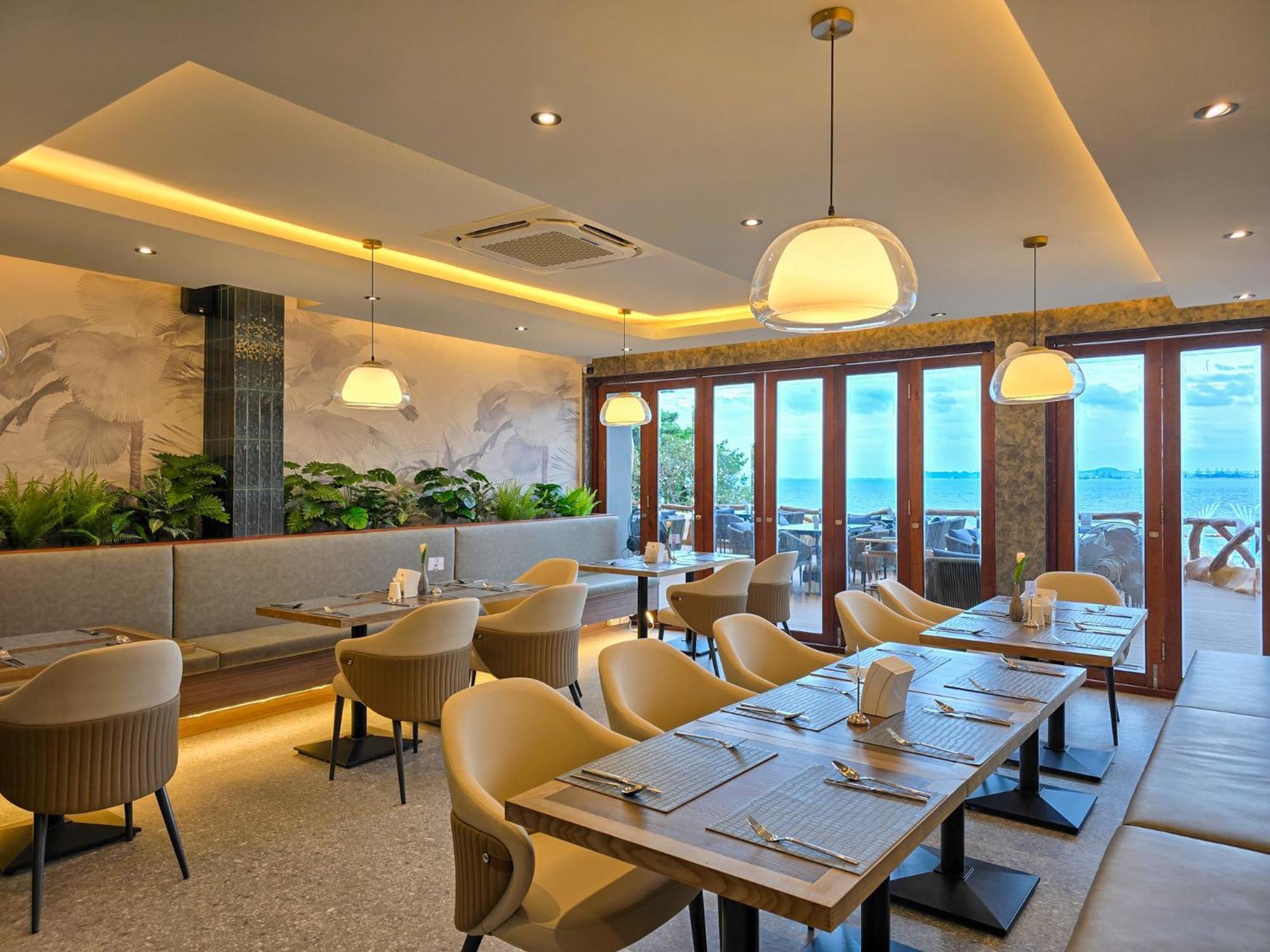 Garden Cliff Resort And Spa Pattaya Exteriör bild